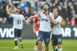 Kevin Yakob og Kristian Arnstad fejrer et mål for AGF.