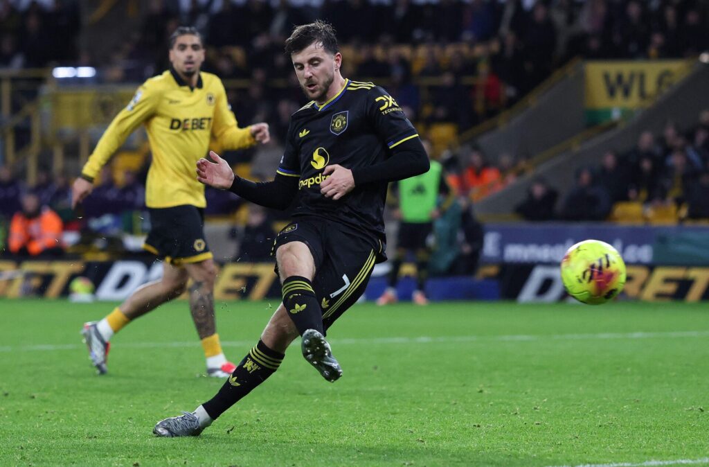 Mason Mount sparker til bolden.