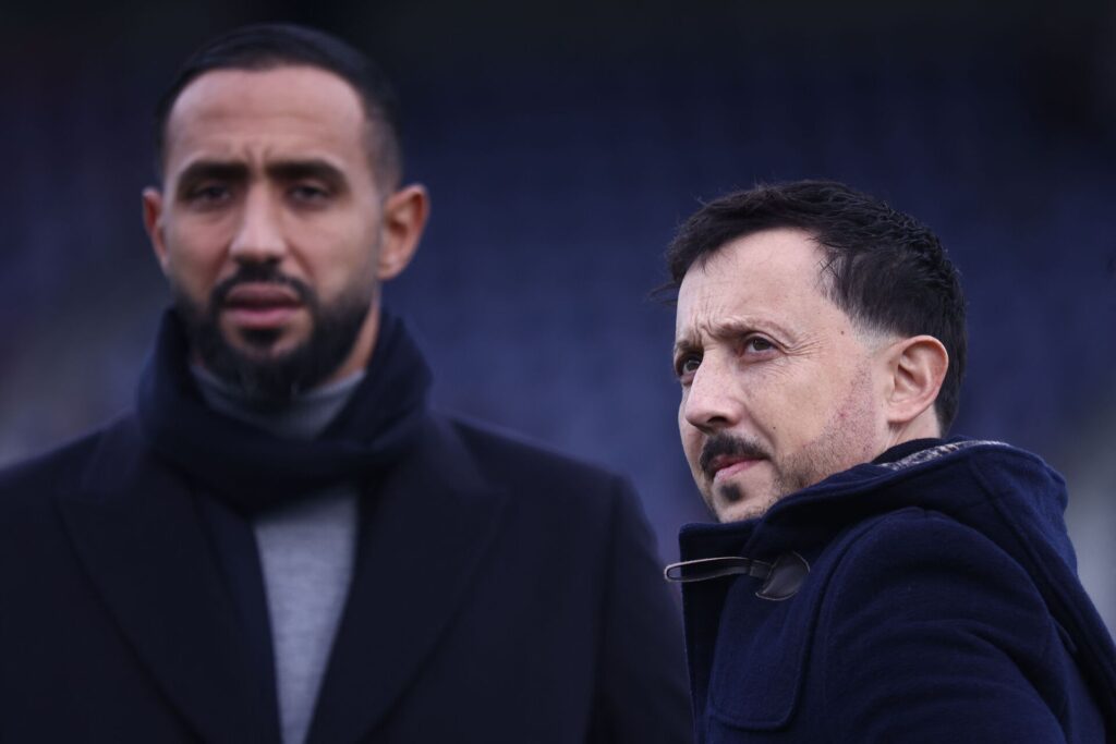 Medhi Benatia, sportsdirektør i Marseille (t.v) og præsident i klubben, Pablo Longoria (t.h).