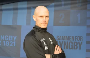 Jespersen med krudsede arme