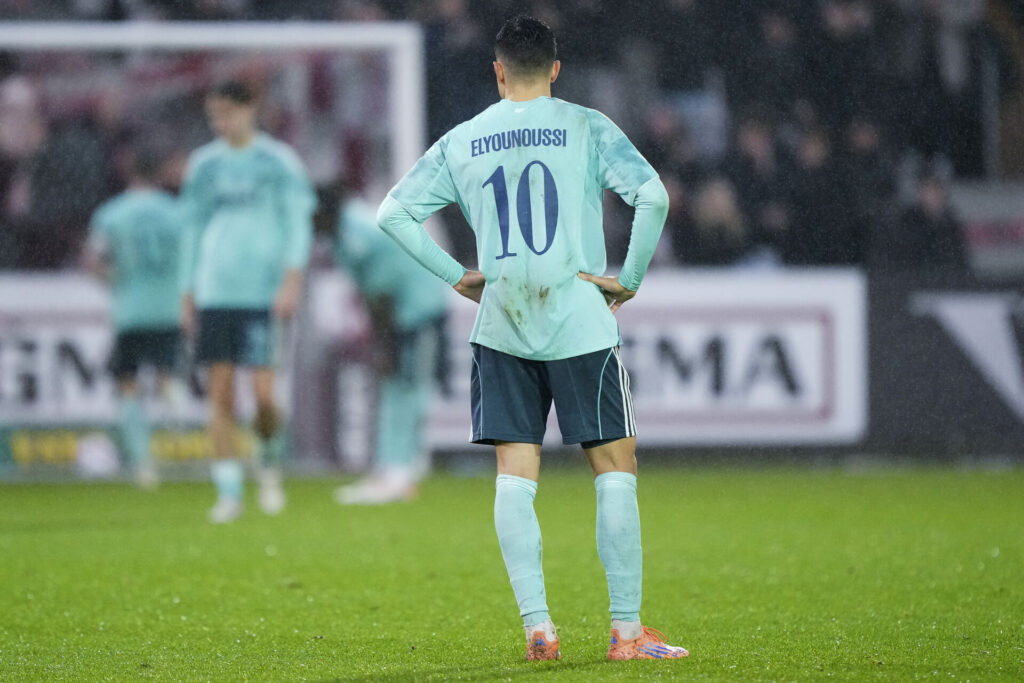 Mohamed Elyounoussi med hænderne i siden.