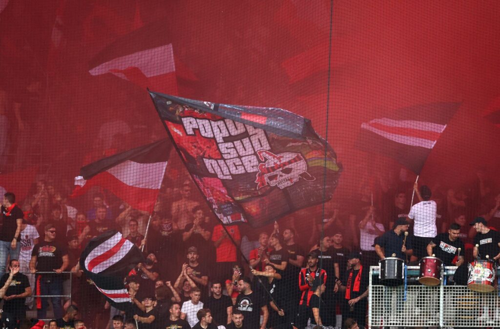 OGC NIce-fans på tribunen.