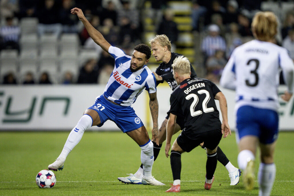 Jay-Roy Grot i en duel mod Sønderjyske