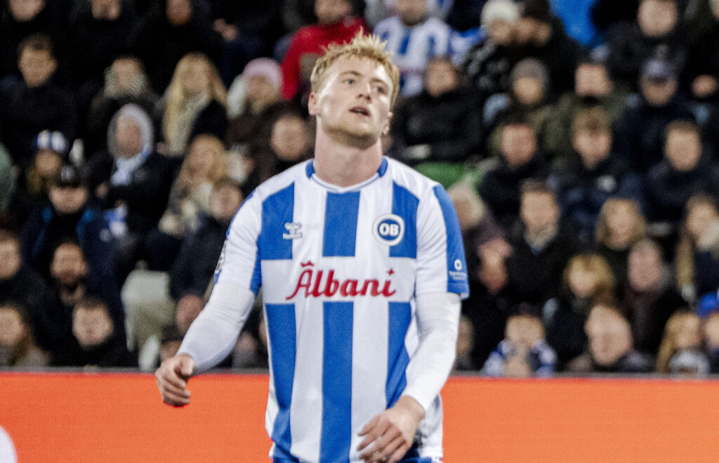 Berthel Askou med opgivende hoved