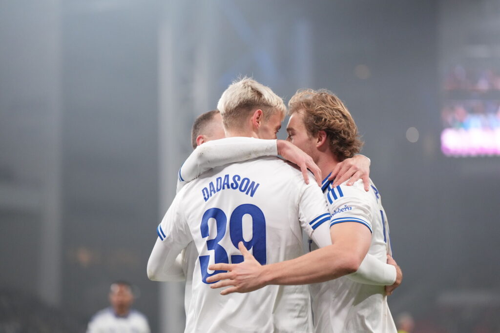 Viktor Dadason og Mads Emil Madsen for FC København. Oddset Pokalen kvartfinalen mellem FC København og Esbjerg fB i Parken i København lørdag den 13. december 2025.
