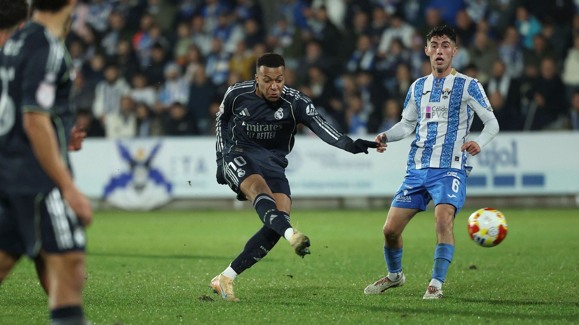 Real Madrid tæt på at snuble mod miniput foto