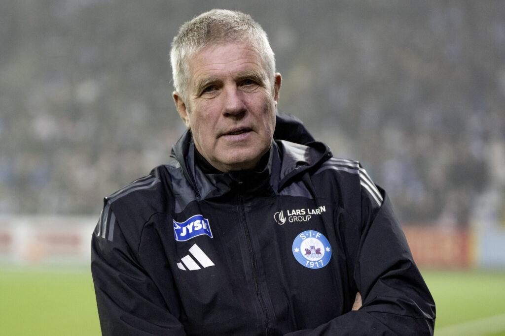 Kent Nielsen kigger på kameraet.