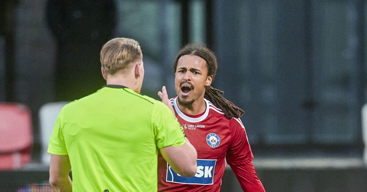 Udvist efter 17 minutter: SIF-spiller føler sig hårdt dømt Foto: Mikkel Berg Pedersen/Ritzau Scanpix