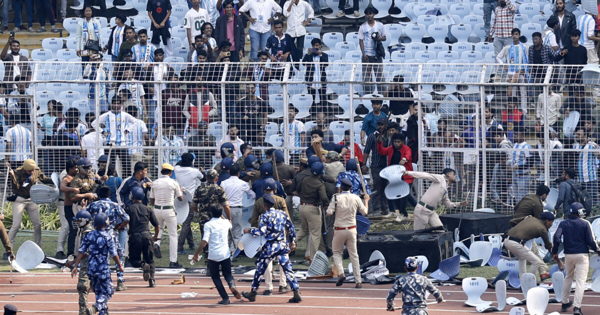 Gedemarked: Fans raserer stadion efter Messi-besøg Foto: Sahiba Chawdhary/REUTERS
