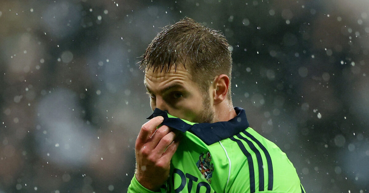 Av, av, av: Dansk anførers finger går af led Foto: Scott Heppell EDITORIAL USE ONLY.NO USE WITH UNAUTHORIZED AUDIO, VIDEO, DATA, FIXTURE LISTS, CLUB/REUTERS