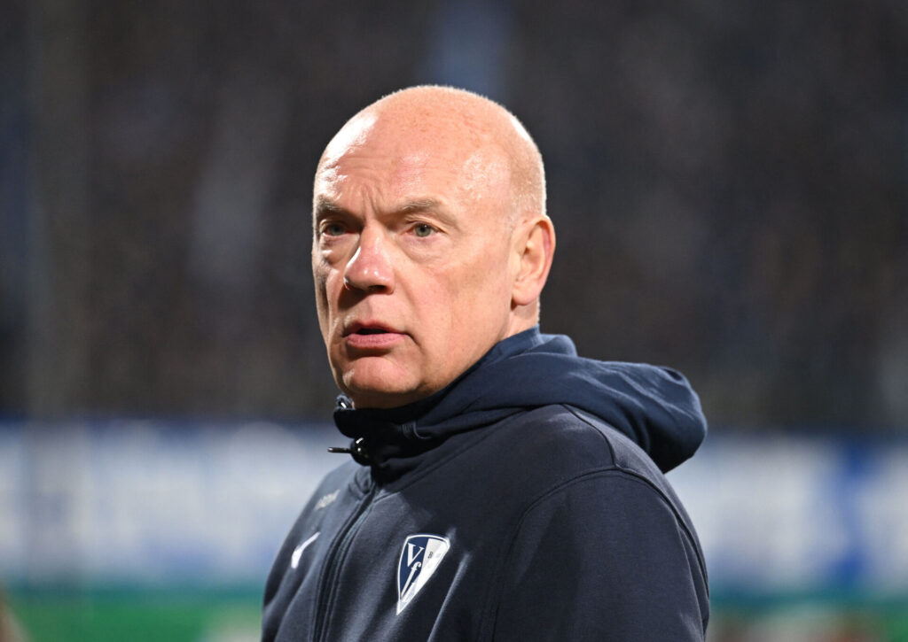 Uwe Rösler på sidelinjen til en Bochum-kamp.