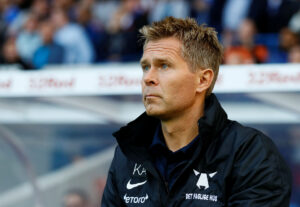 Kenneth Andersen på sidelinjen.