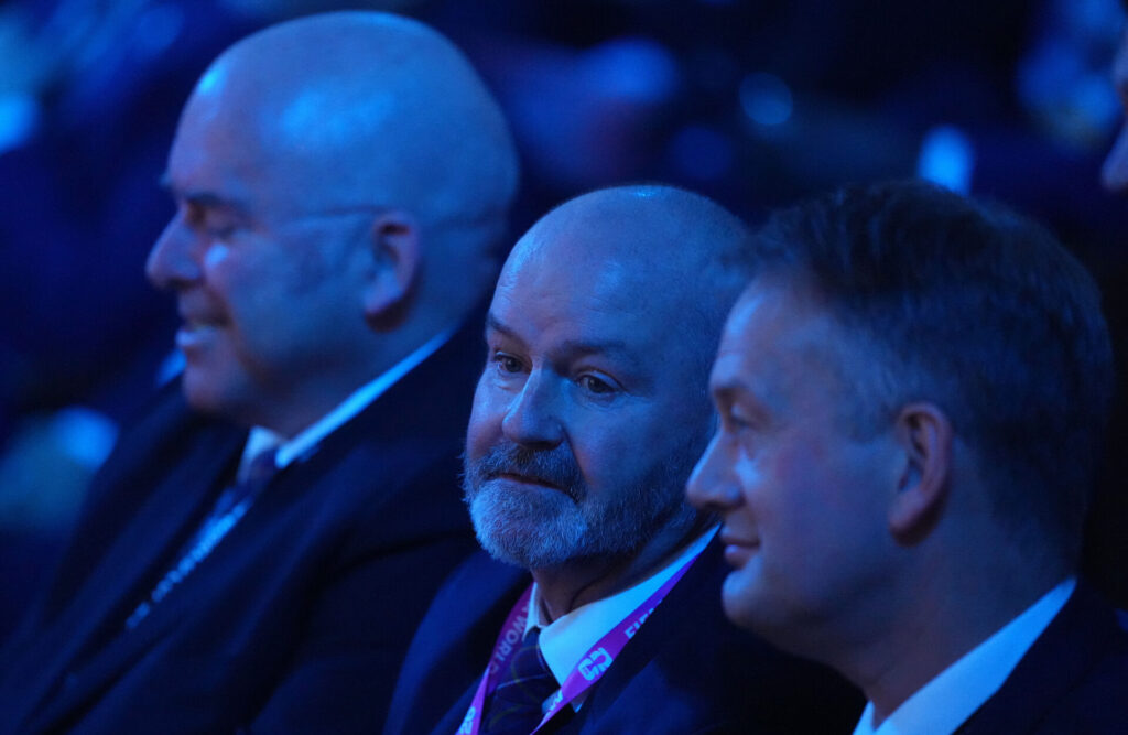 Steve Clarke til puljelodtrækning ved VM.