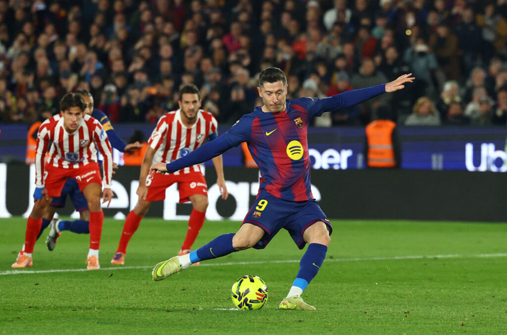 Robert Lewandowski forud for sit brændte straffespark mod Atlético Madrid.