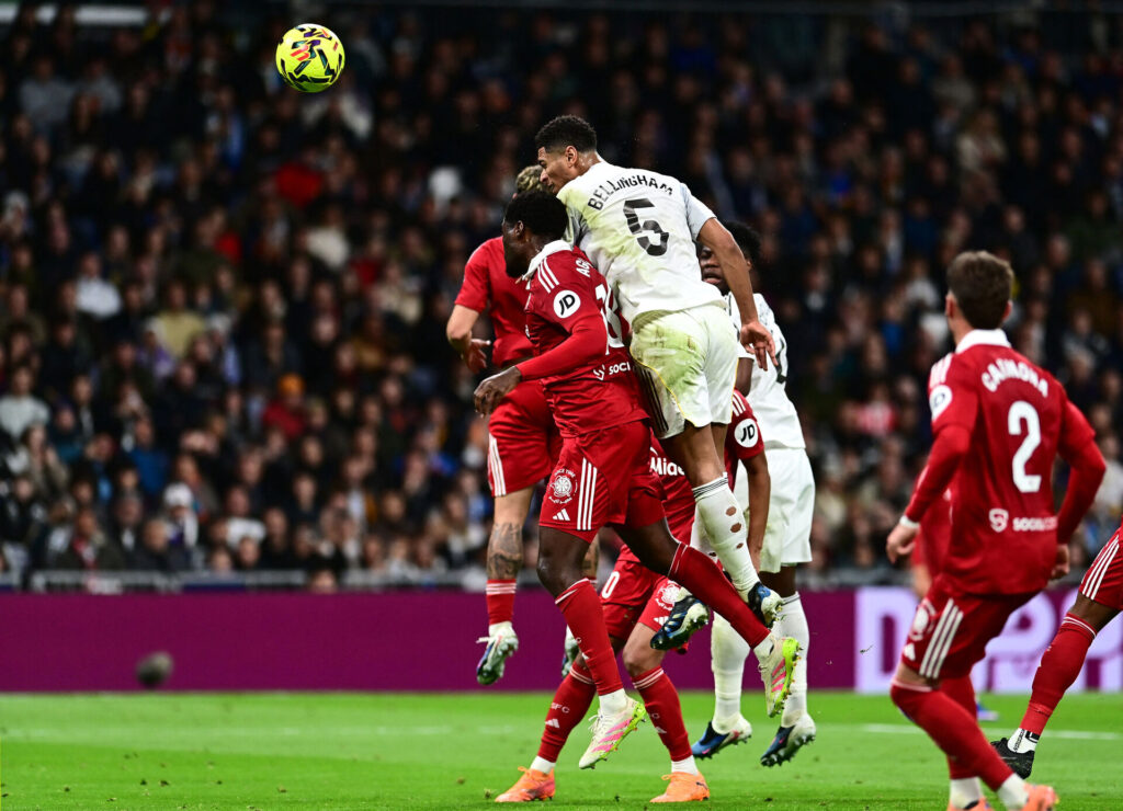 Jude Bellingham header til bolden