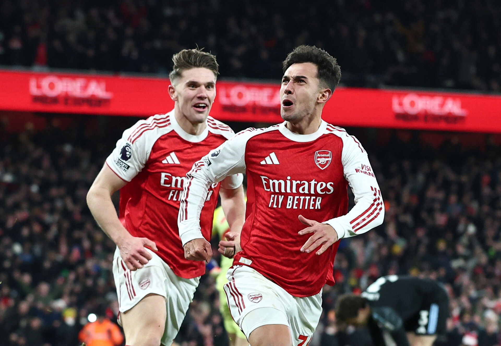 Pas på, City! Arsenal splitter Villa ad i anden halvleg foto