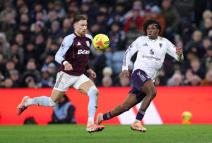 Patrick Dorgu i aktion for United søndag aften mod Aston Villa.