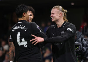Erling haaland fejrer en Manchester City-scoring med Tijani Reijnders