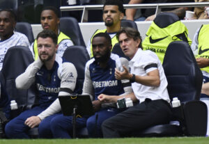 Thomas Frank med sine assistenttrænere