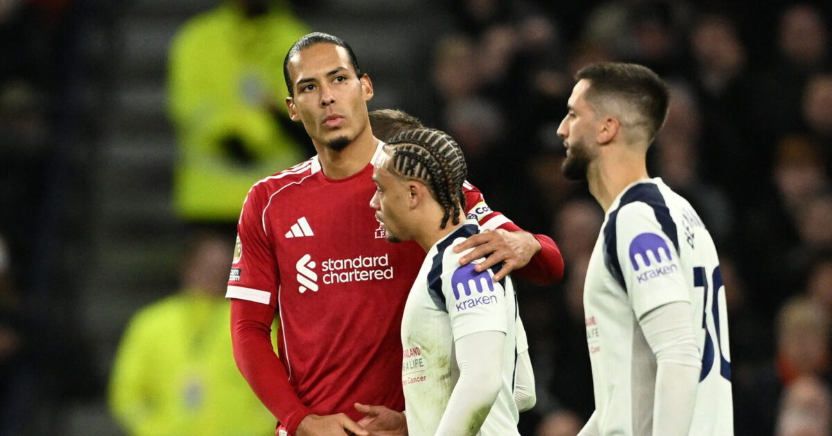 Lægger sig fladt ned efter tackling: Han er min kaptajn Foto: Dylan Martinez /REUTERS