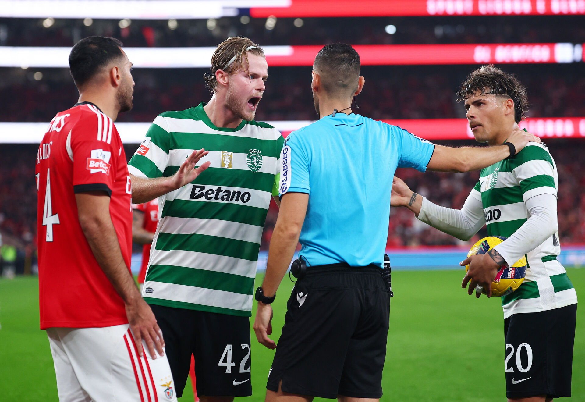 Rivaler raser: Hjulmand centrum for ‘skandaløs episode’ foto