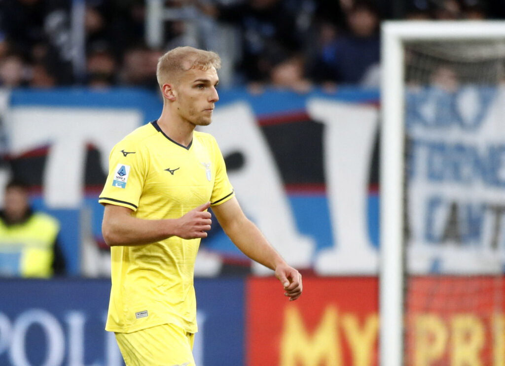 Gustav Isaksen i kamp for Lazio