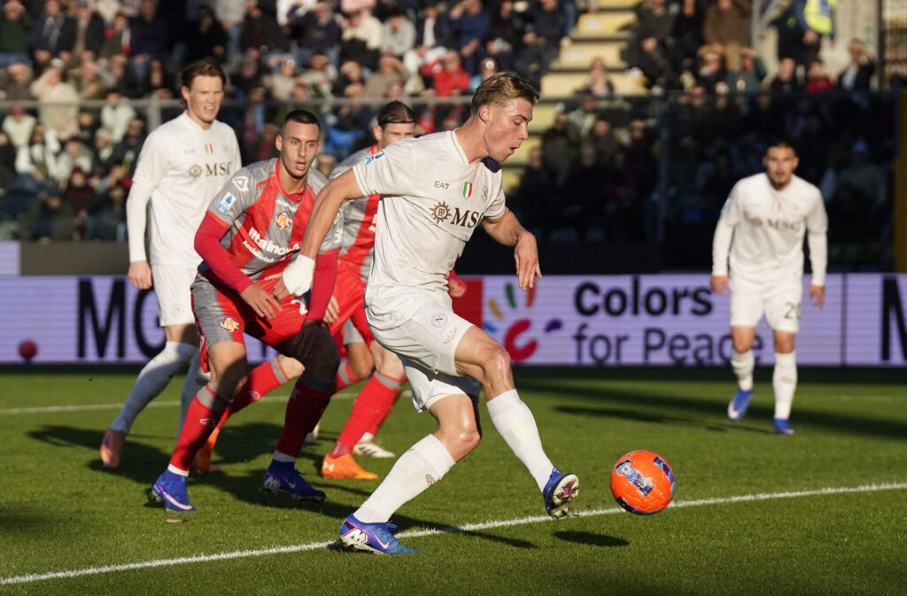 Rasmus Højlund scorer to mål i Serie A for Napoli