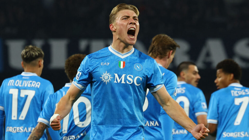 Rasmus Højlund fejrer sin scoring