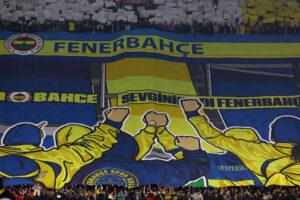 Fenerbahces fans med en stor tifo.