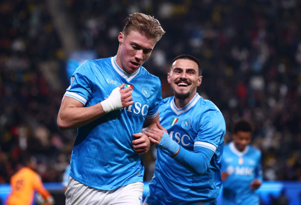 Rasmus Højlund jubler sin scoring for Napoli mod AC Milan.