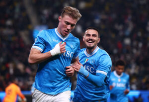 Rasmus Højlund jubler sin scoring for Napoli mod AC Milan.