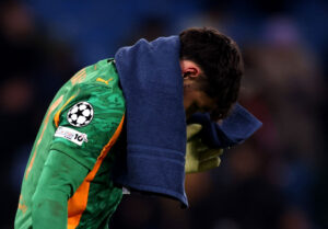 James Trafford med hovedet bukket.