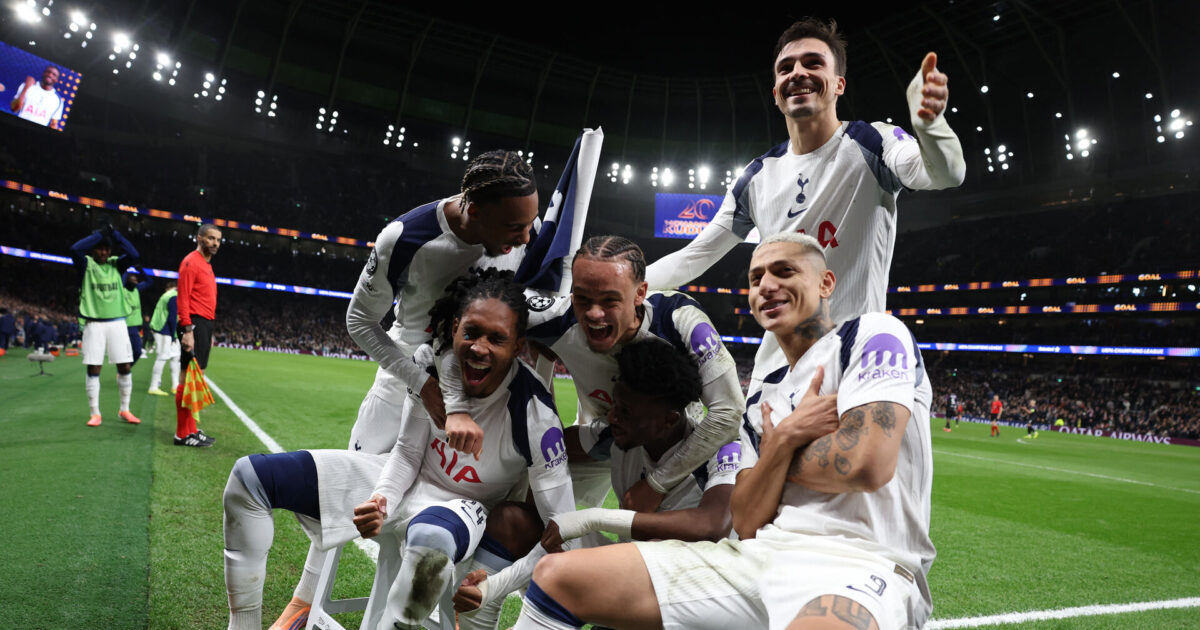 Komisk selvmål: Frank og Spurs dukker Slavia Prag Foto: Ritzau Scanpix/REUTERS