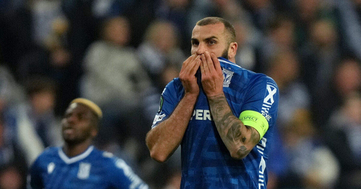 Stråler under Niels Frederiksen – tidligere Randers-bomber roses Foto: Ritzau Scanpix/REUTERS