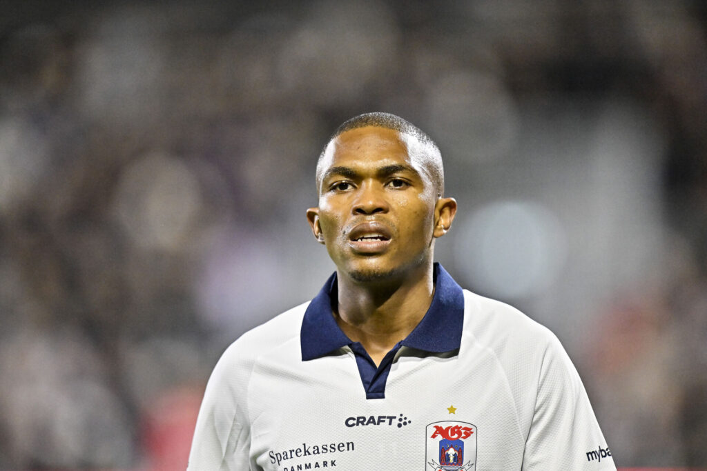 Gift Links på hjemmebane.