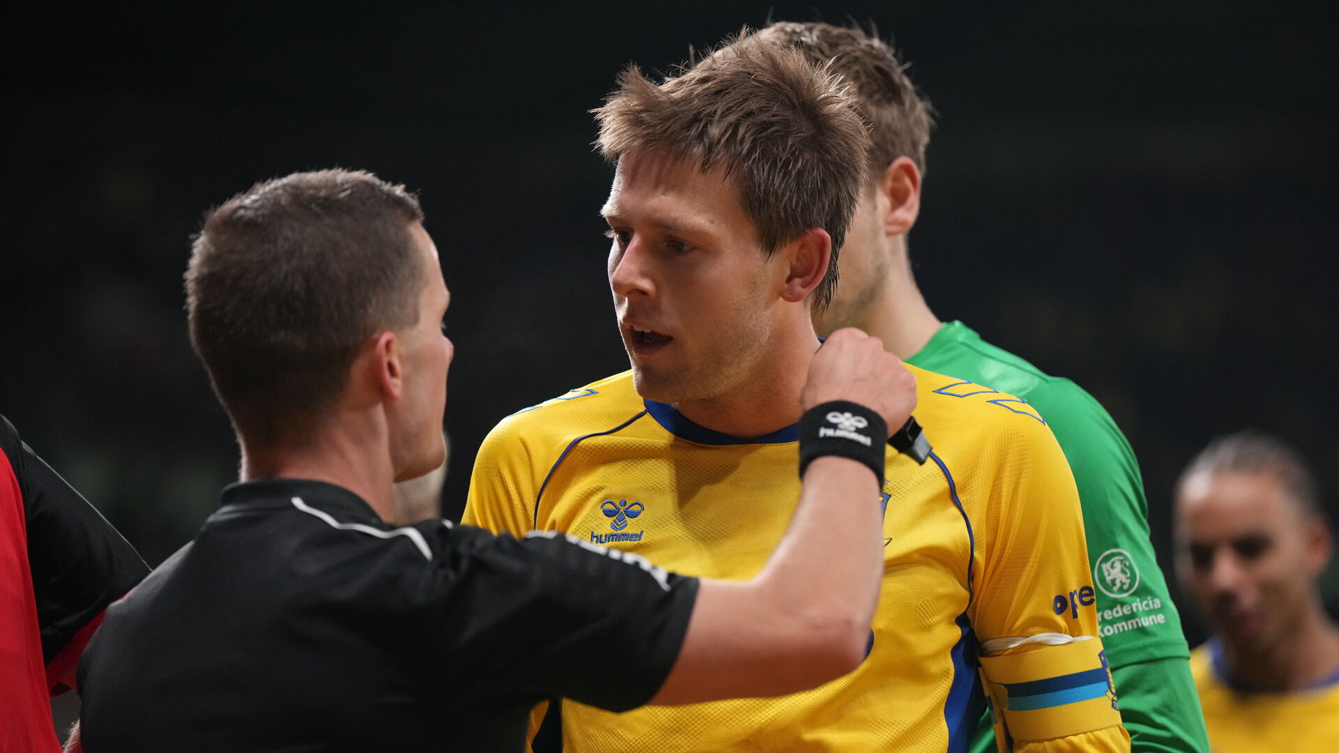 Pisse-hamrende pinligt: Vallys begræder choknederlag foto