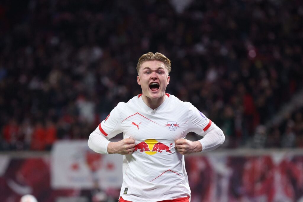 Conrad Harder fejrer en scoring for RB Leipzig