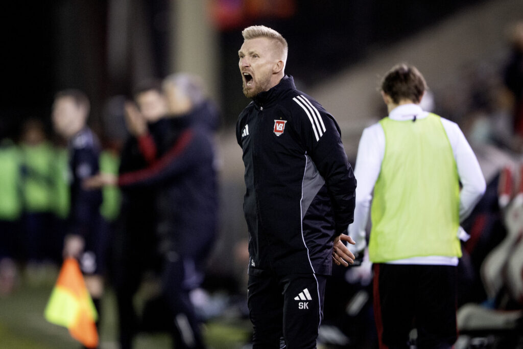 Steffen Kielstrup på sidelinjen mod Brøndby.