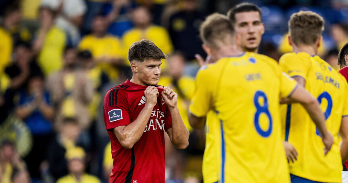 Vejle-profil imponerer i Brøndby: En rigtig fin spiller Vejles Christian Gammelgaard og Denis Kolinger og Brøndbys Mathias Greve, Sebastian Sebulonsen og Yuito Suzuki under superligakampen mellem Brøndby og Vejle på Brøndby Stadion mandag den 29. juli 2024.