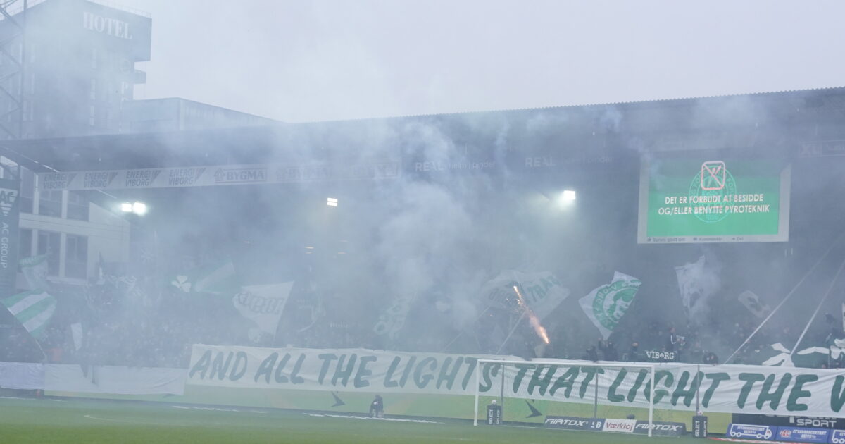Se videoen: Bøder på vej til Superliga-klubber Viborg FF møder FC Midtjylland i Superligaen på Energi Viborg Arena søndag den 7. devember 2025.
Foto: Henning Bagger/Ritzau Scanpix