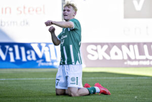 Jakob Vester. fejrer et mål for Viborg FF.