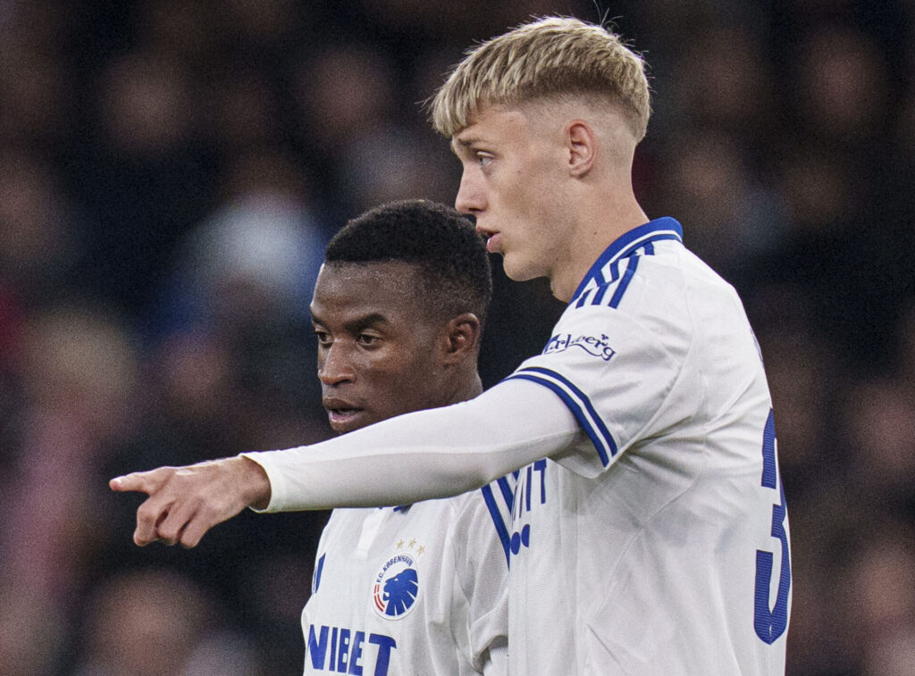 Dadason og Moukoko i kamp i Parken