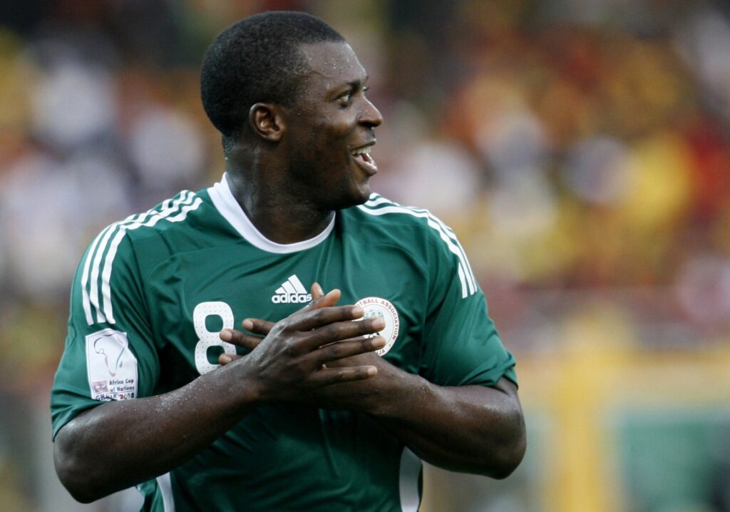 Yakubu Aiyegbeni under en kamp for Nigeria.