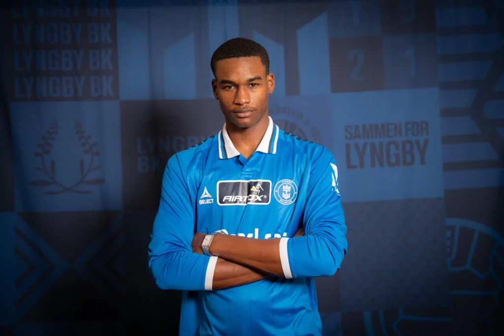 Lyngby præsenterer Neil Pierre.
