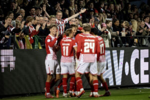 AaB'ere jubler efter mål på Aalborg Portland Park