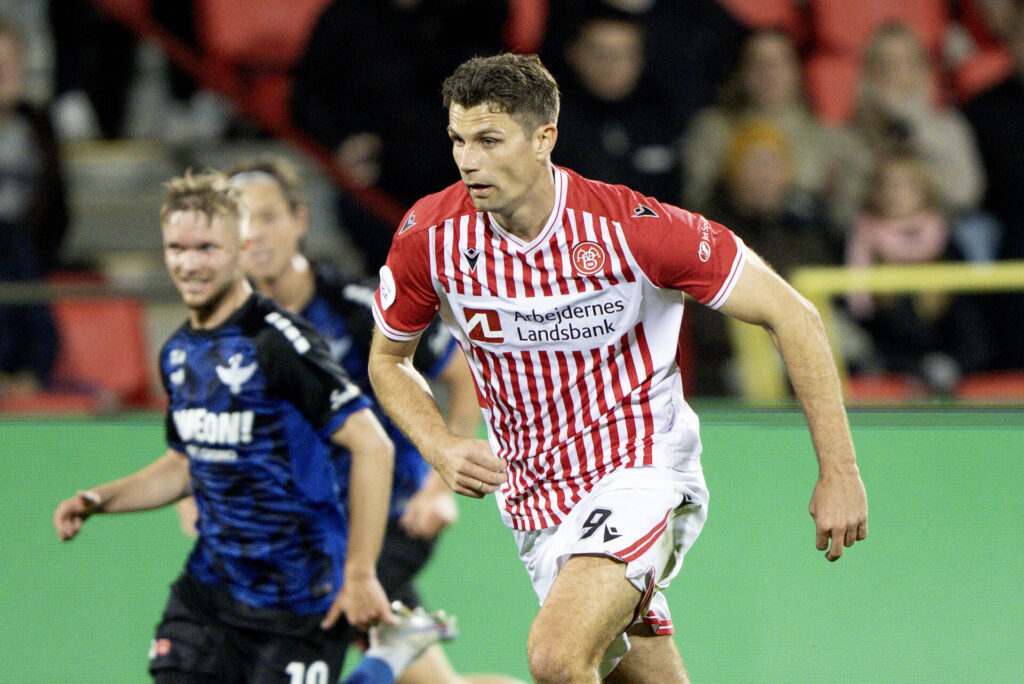 Nicklas Helenius driver bolden frem for AaB