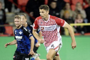 Nicklas Helenius driver bolden frem for AaB