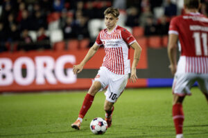 Oliver Ross i aktion for AaB