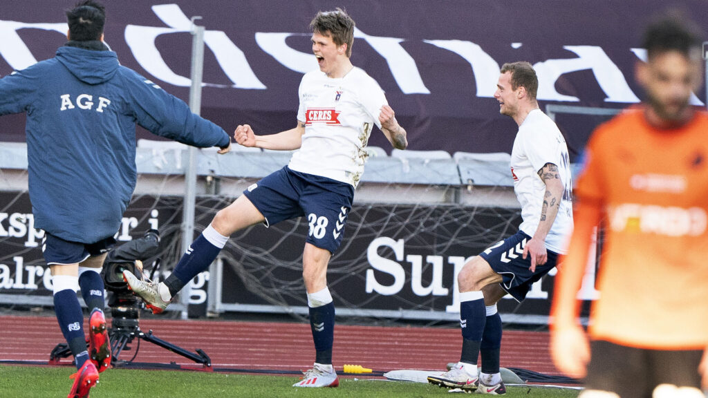 Alexander Ammitzbøll jubler over scoring for AGF mod Randers FC.