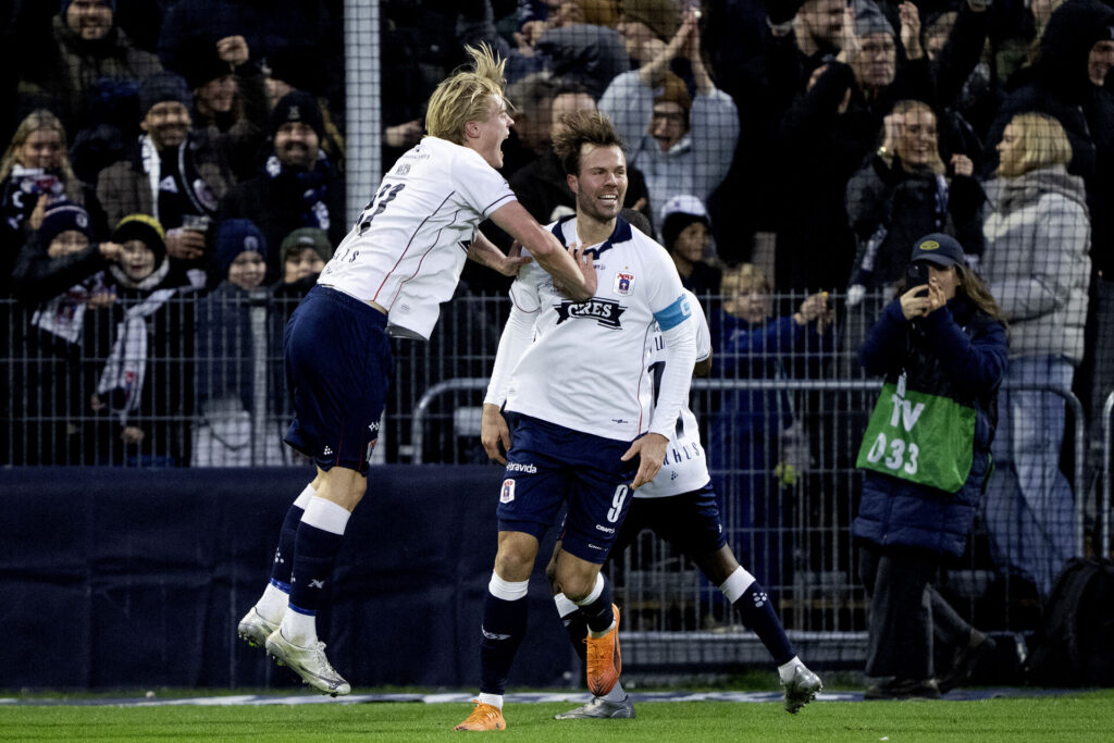 Patrick Mortensen jubler efter en scoring for AGF.